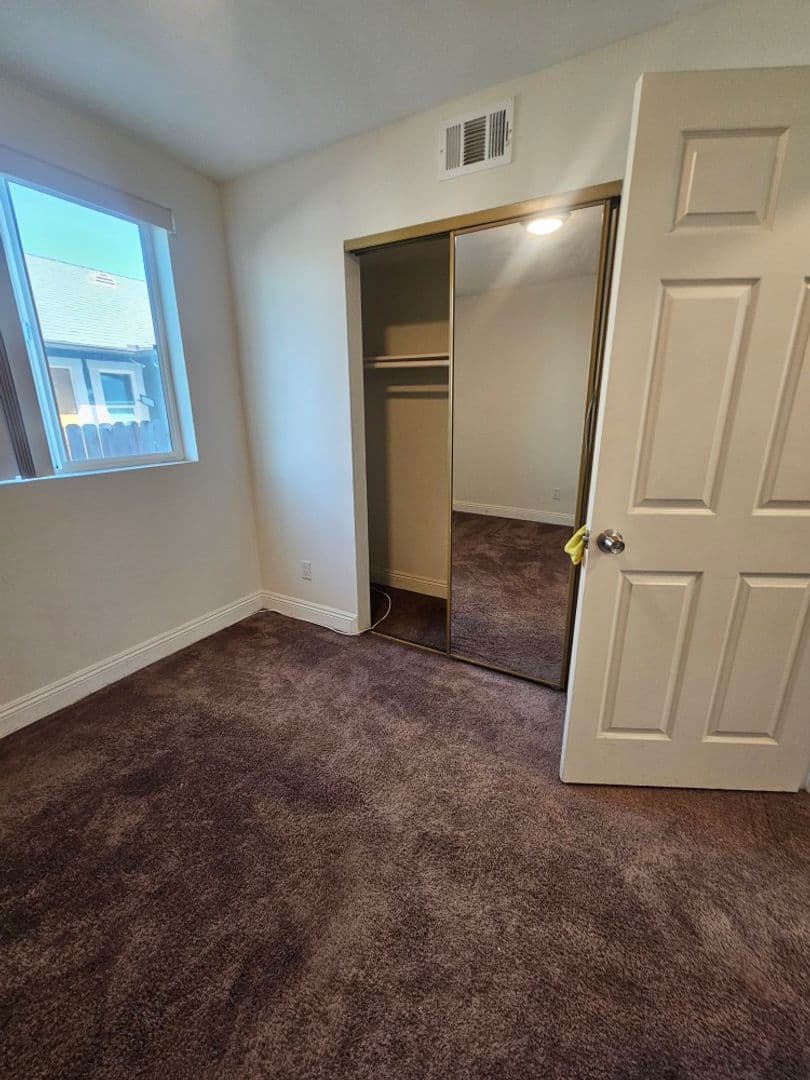 LOS ANGELES Apartment: 812 E 76th Pl