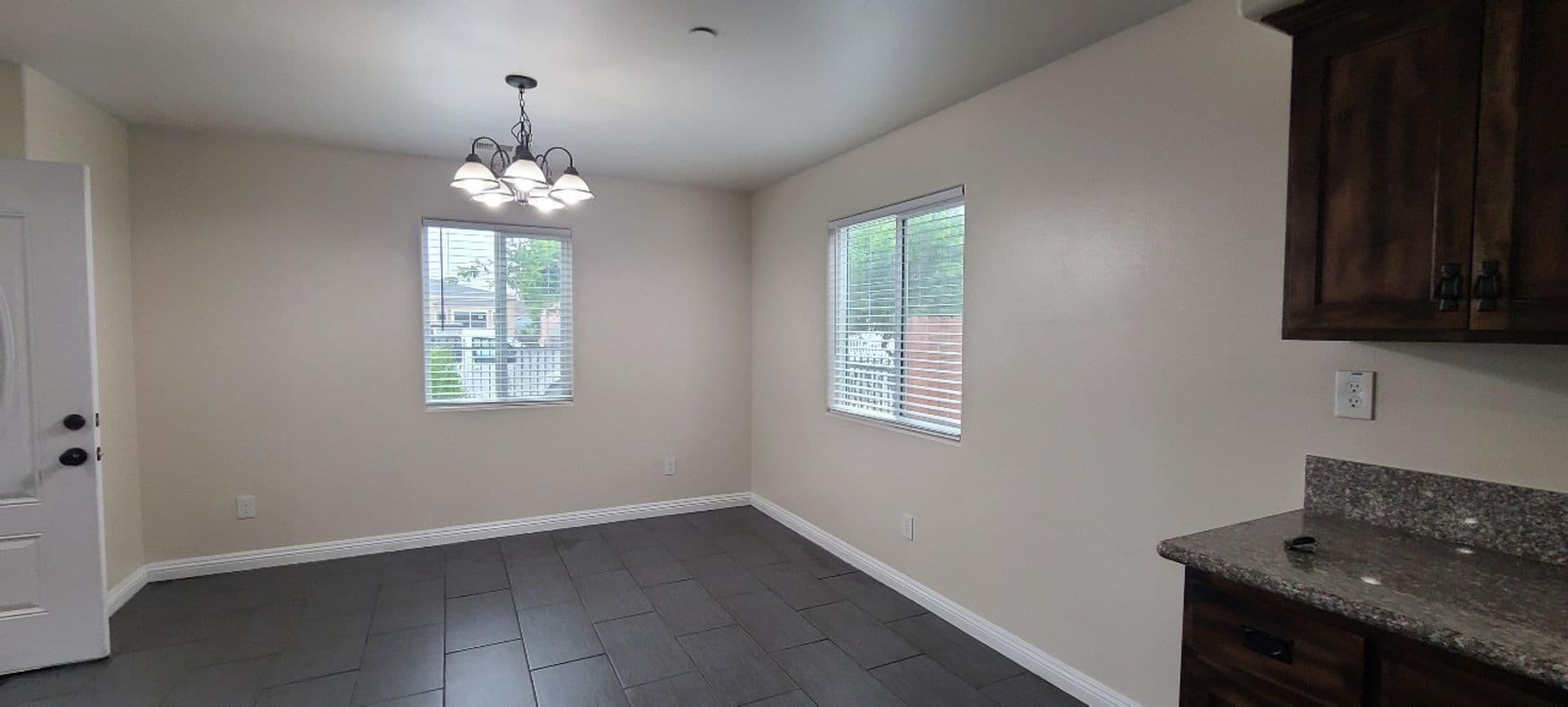 LOS ANGELES Apartment: 1627 E 88TH ST
