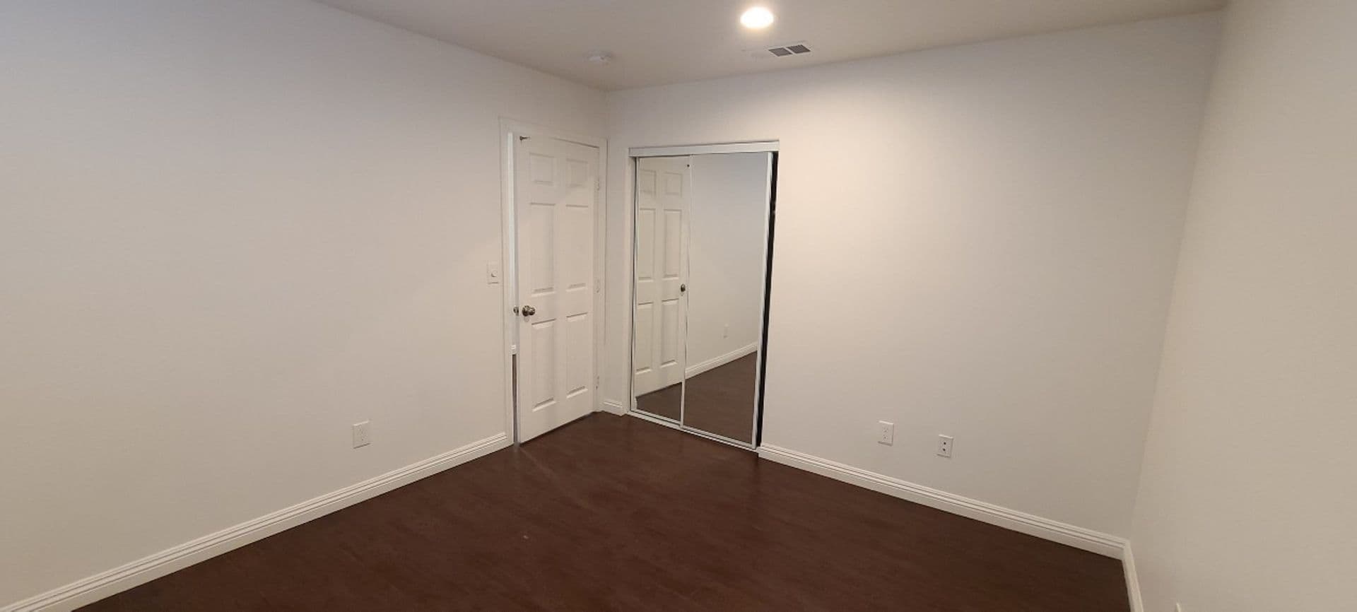 LOS ANGELES Apartment: 1627 E 88TH ST