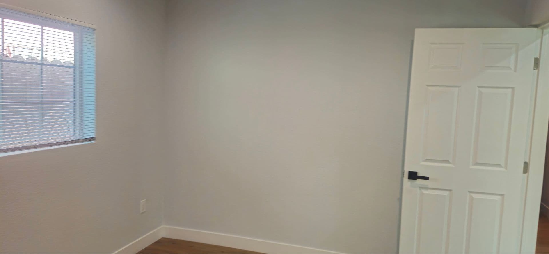 LOS ANGELES Apartment: 926 E 57TH ST