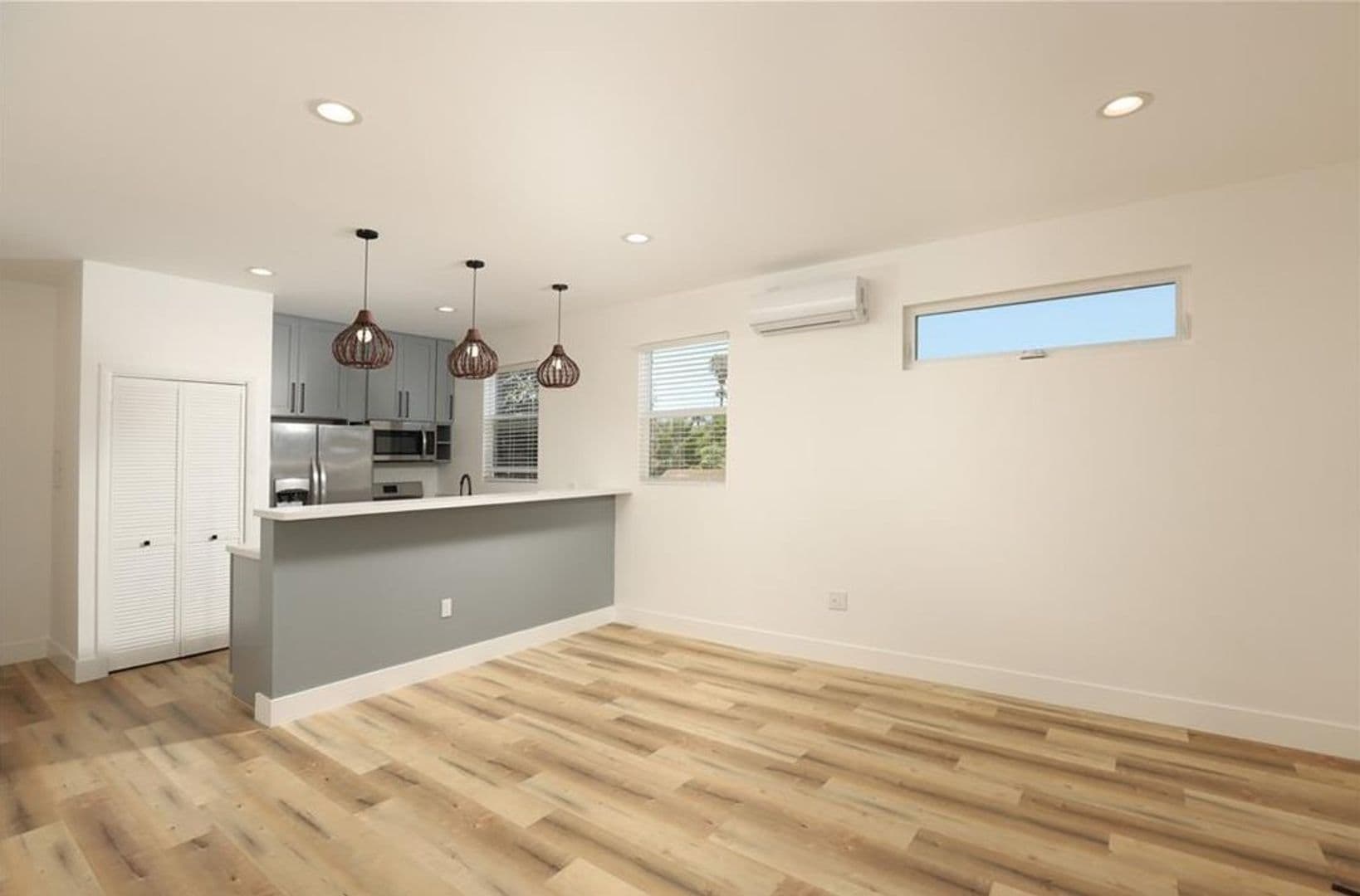 Los Angeles Apartment: 4537 Saint Elmo Dr