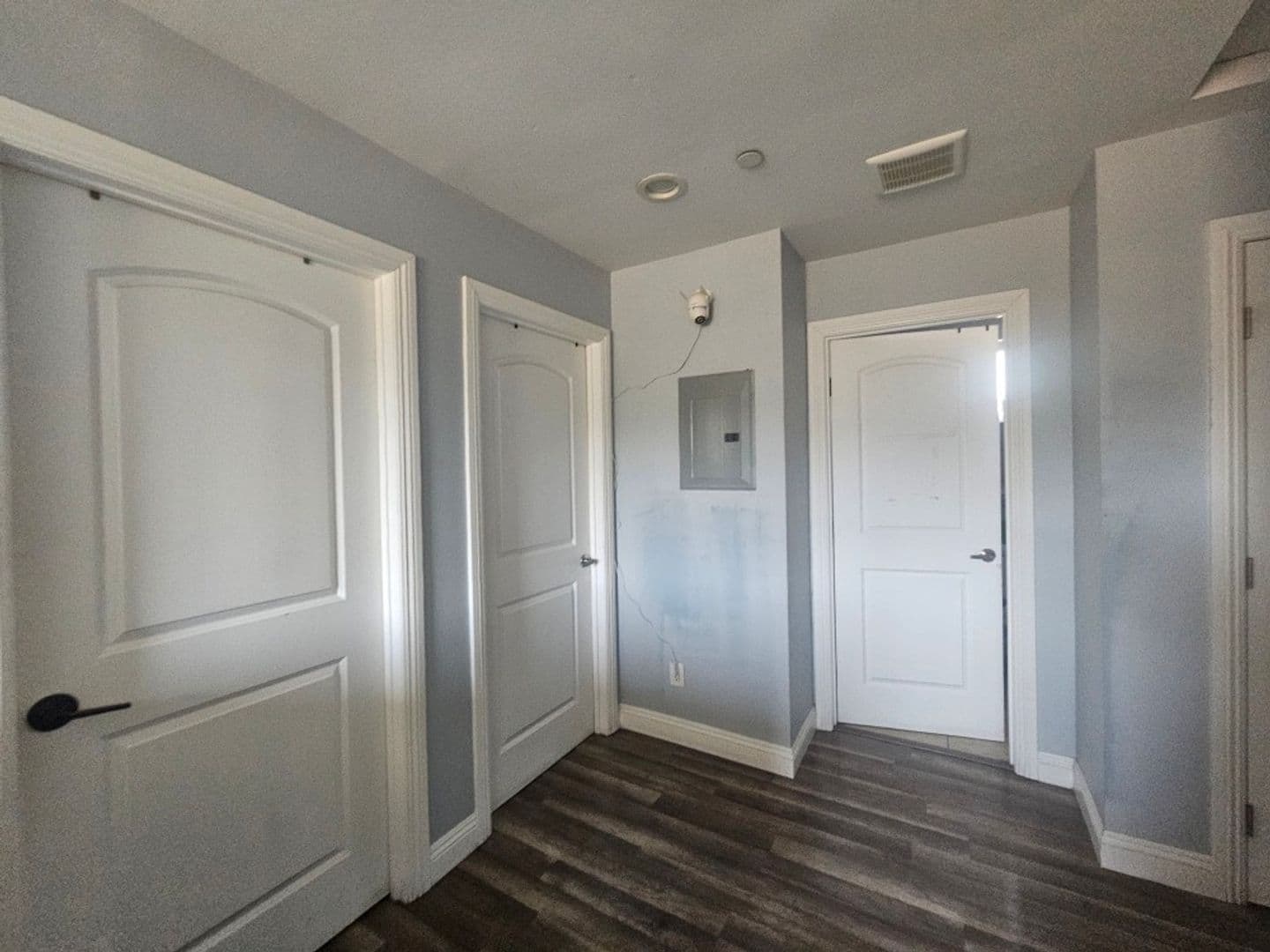 Los Angeles Apartment: 718 W 85TH ST