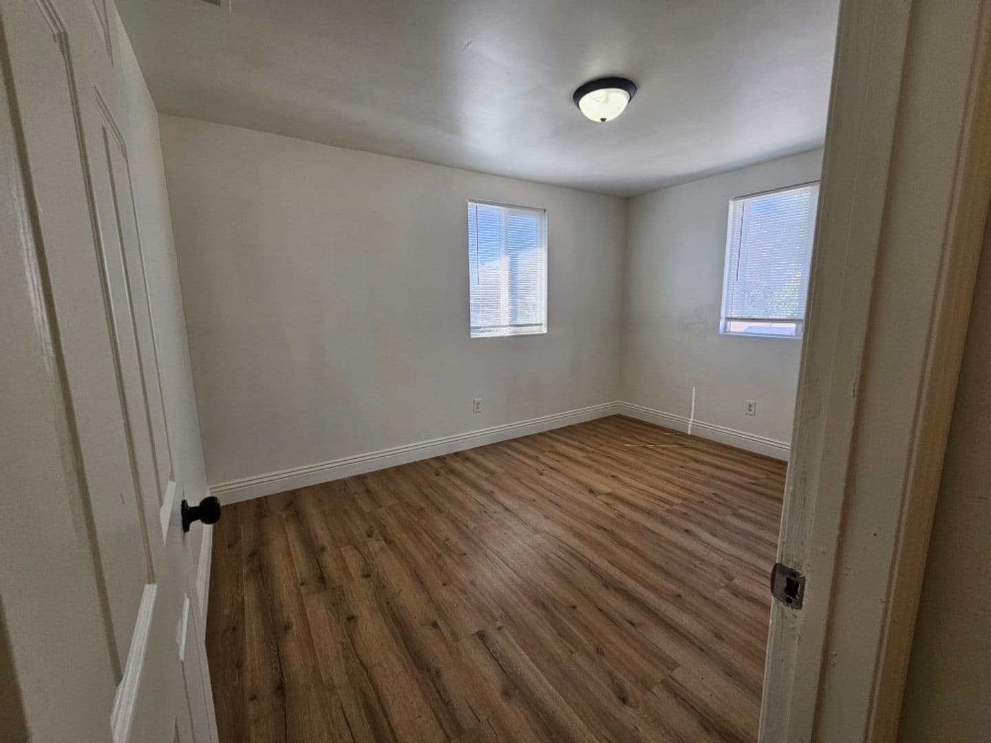Los Angeles Apartment: 831 e 80th st