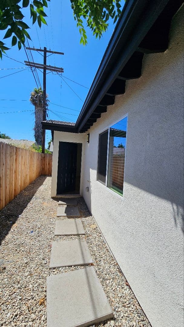 LOS ANGELES Apartment: 326 E 73rd ST