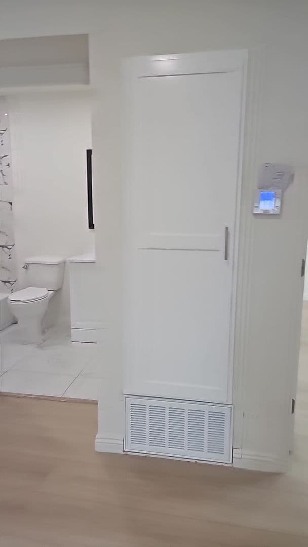 Los Angeles Apartment: 315 W 56th St