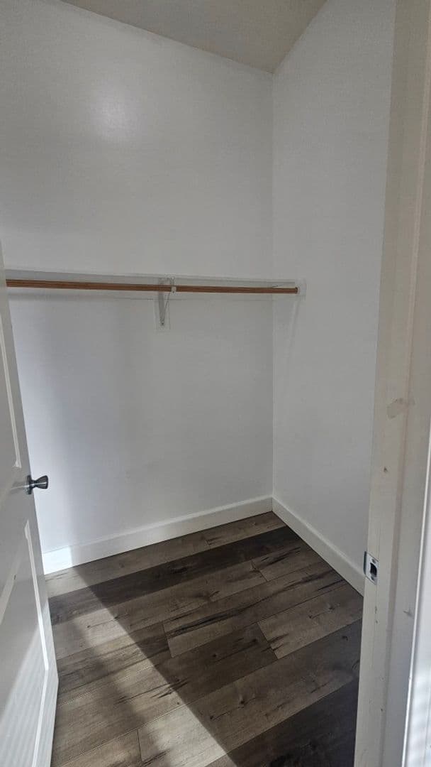 LOS ANGELES Apartment: 866 E 46th St
