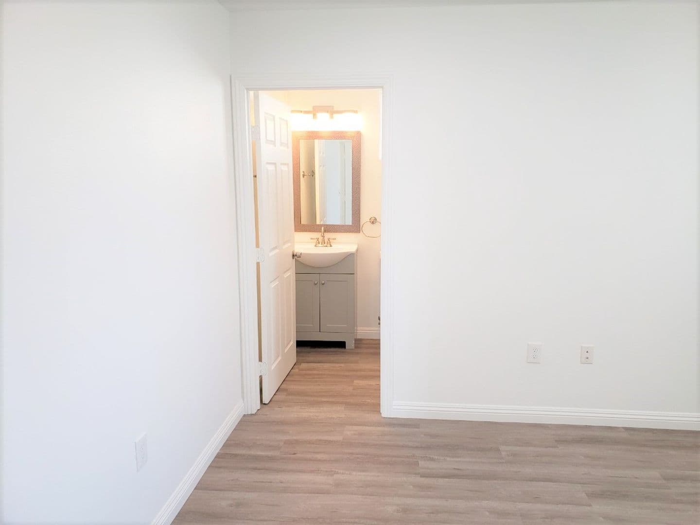 LOS ANGELES Apartment: 4238