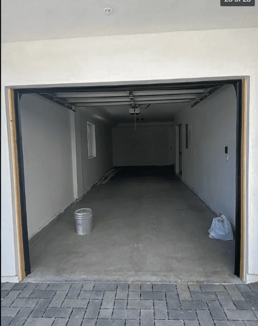 Los Angeles Apartment: 232 E 27th St.