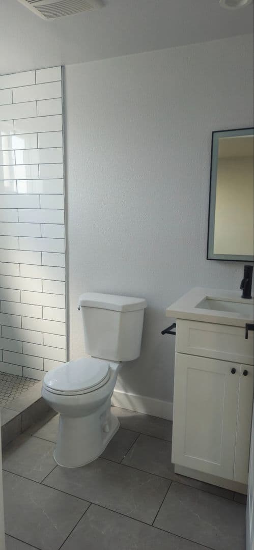 LOS ANGELES Apartment: 926 E 57TH ST