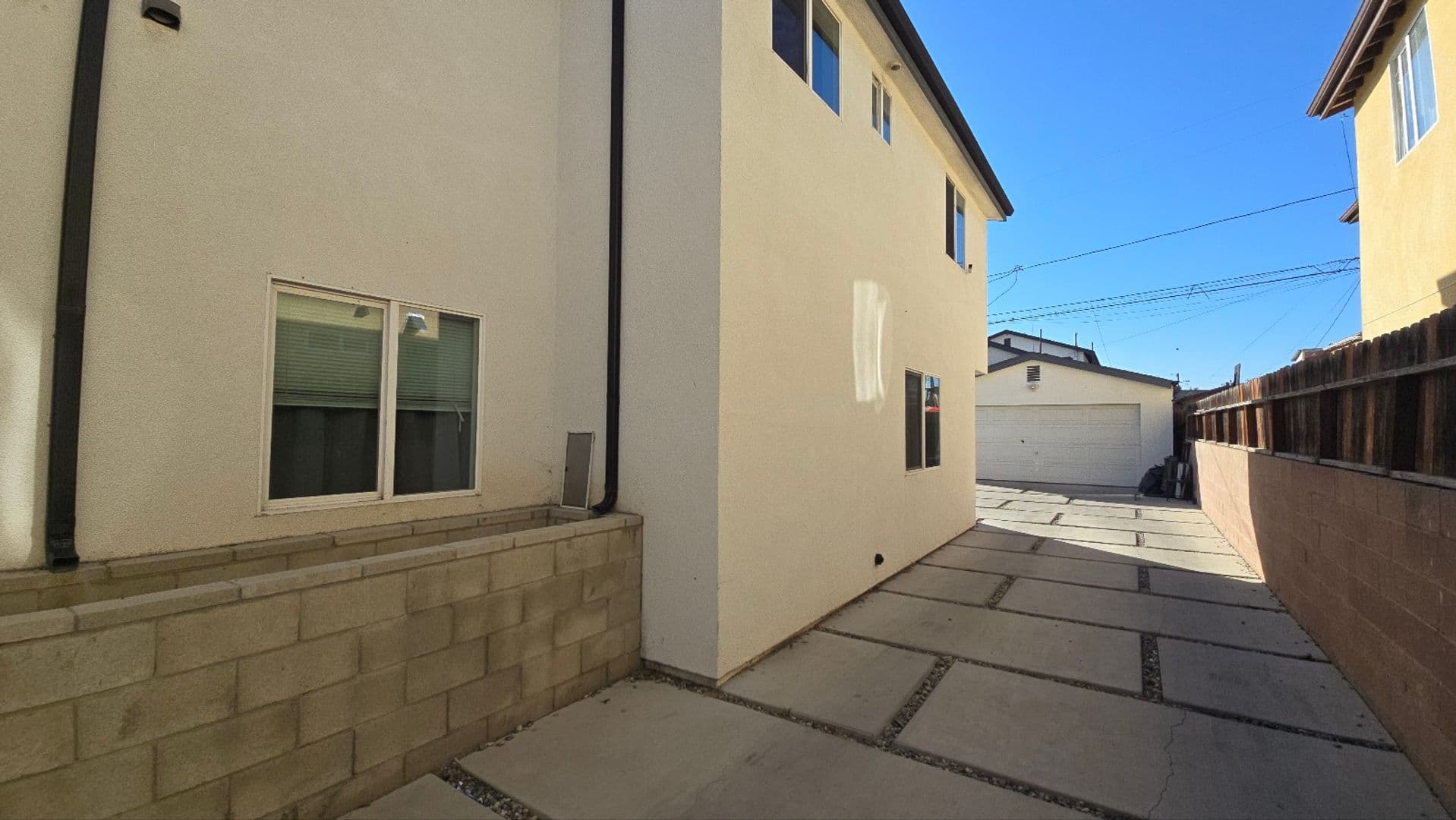 Los Angeles Apartment: 150 E 109th Pl