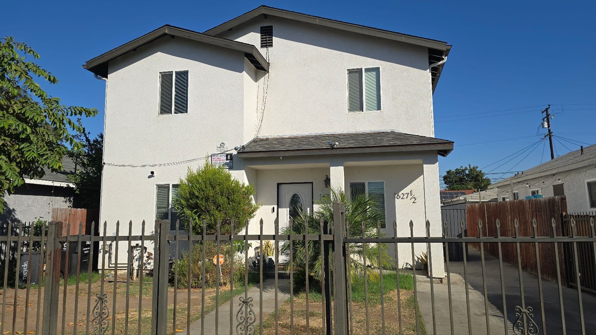 LOS ANGELES Apartment: 1627 E 88TH ST