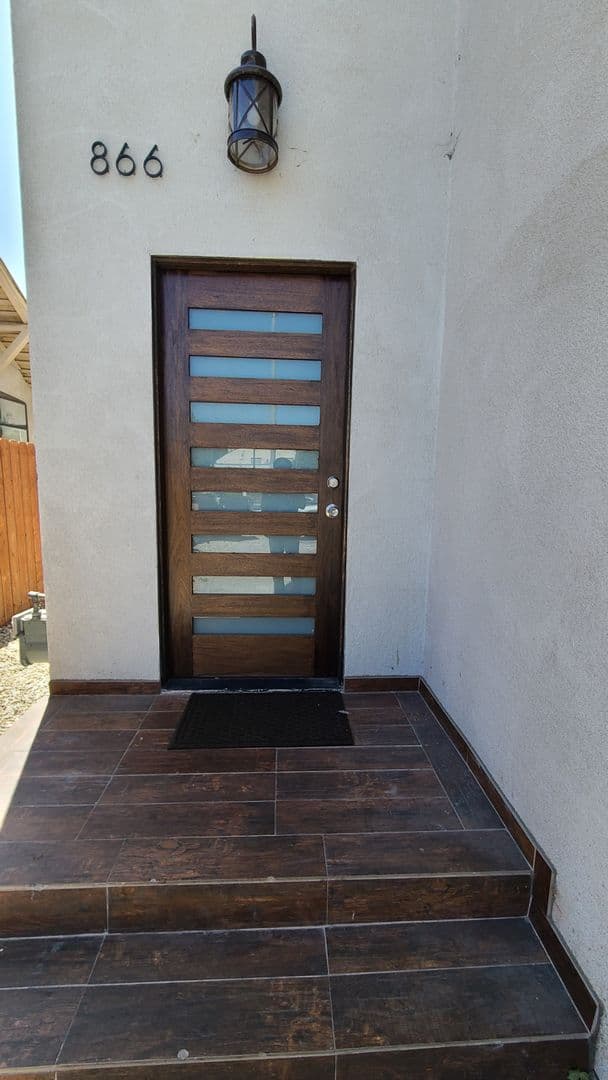 LOS ANGELES Apartment: 866 E 46th St