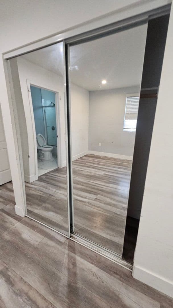 Los Angeles Apartment: 232 E 27th St.