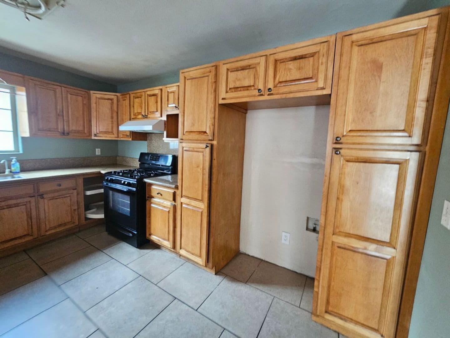LOS ANGELES Apartment: 1319 E 59TH PL