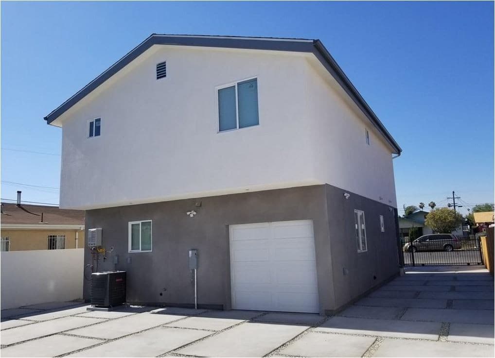 Los Angeles Apartment: 718 W 85TH ST