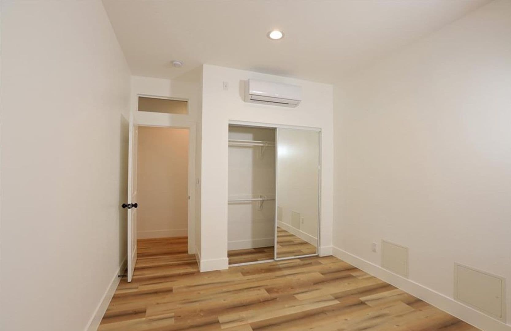 Los Angeles Apartment: 4537 Saint Elmo Dr