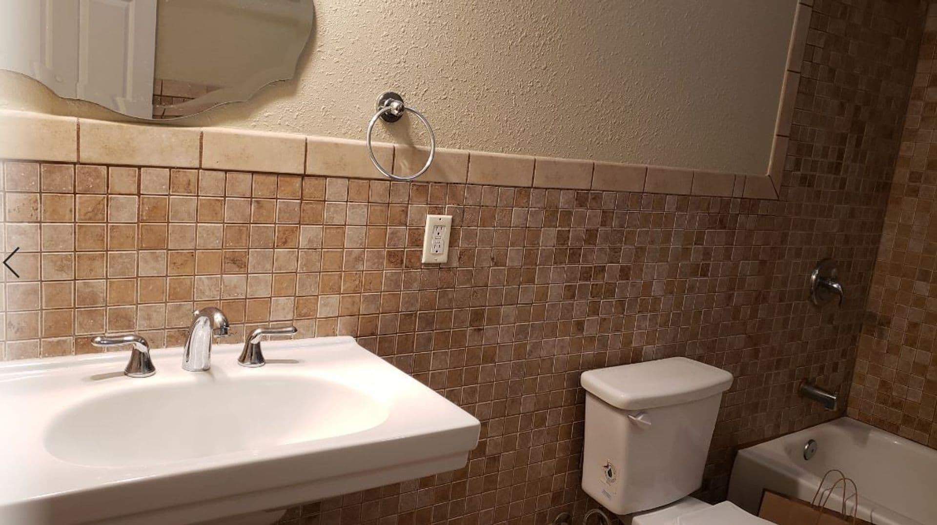 LOS ANGELES Apartment: 1319 E 59TH PL