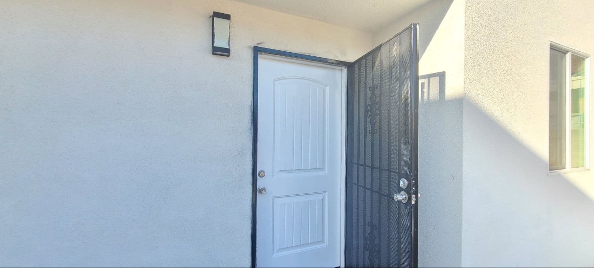 Los Angeles Apartment: 150 E 109th Pl