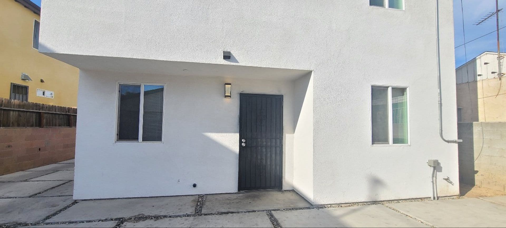 Los Angeles Apartment: 150 E 109th Pl