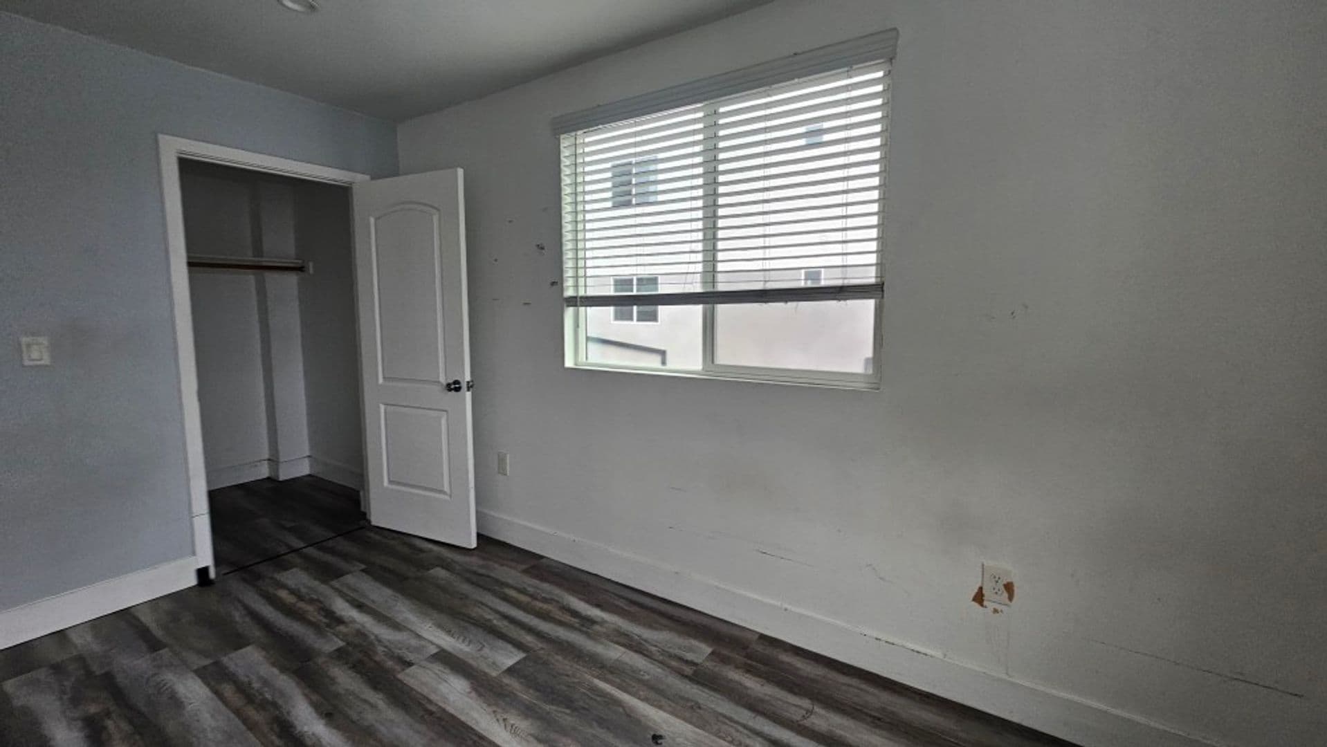 Los Angeles Apartment: 232 E 27th St.