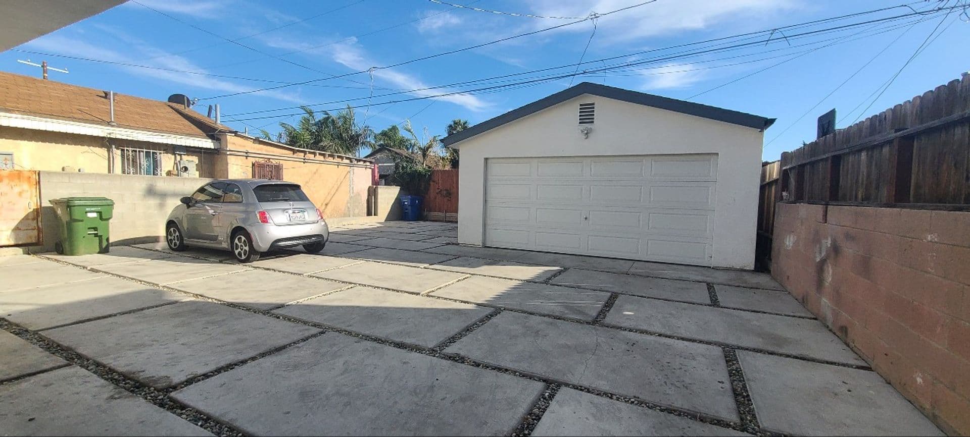 Los Angeles Apartment: 150 E 109th Pl