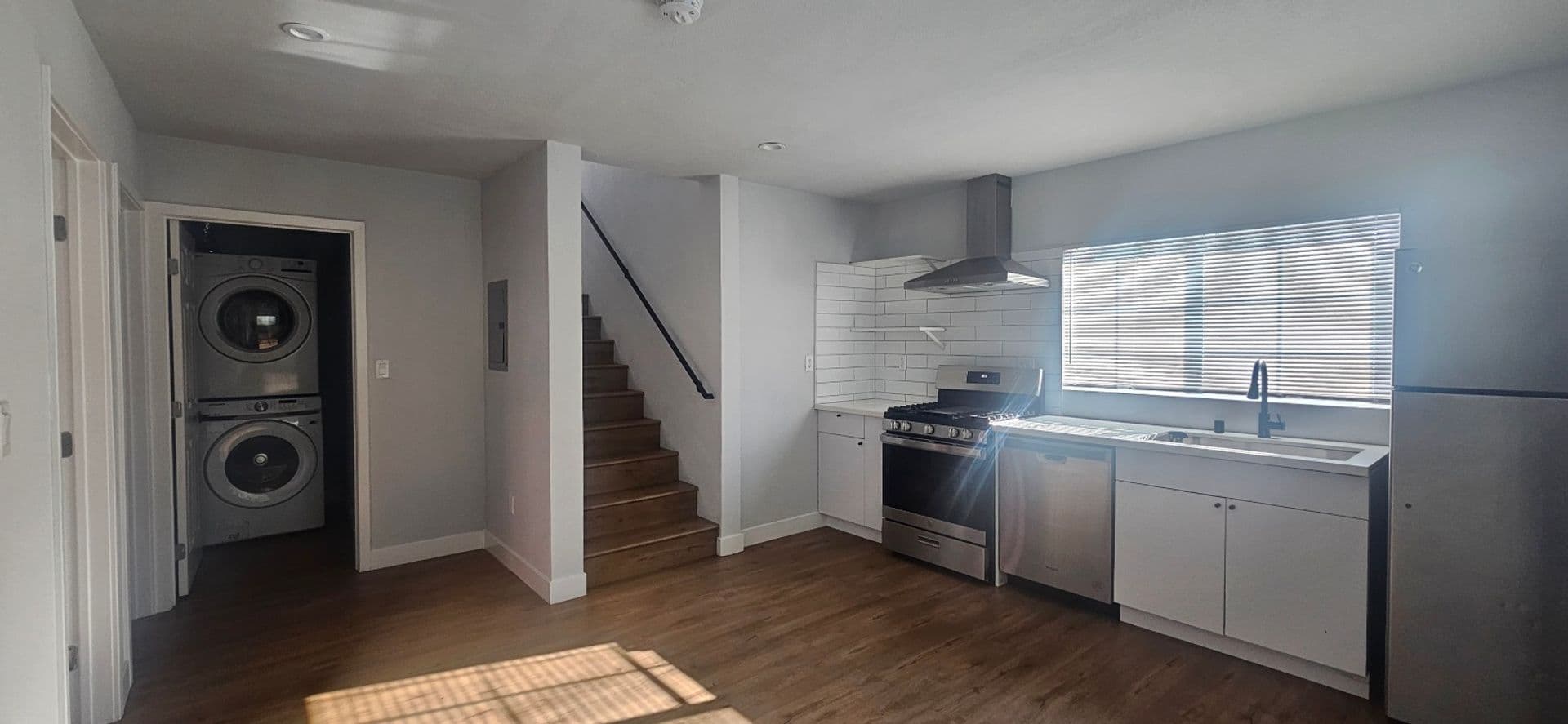 LOS ANGELES Apartment: 926 E 57TH ST