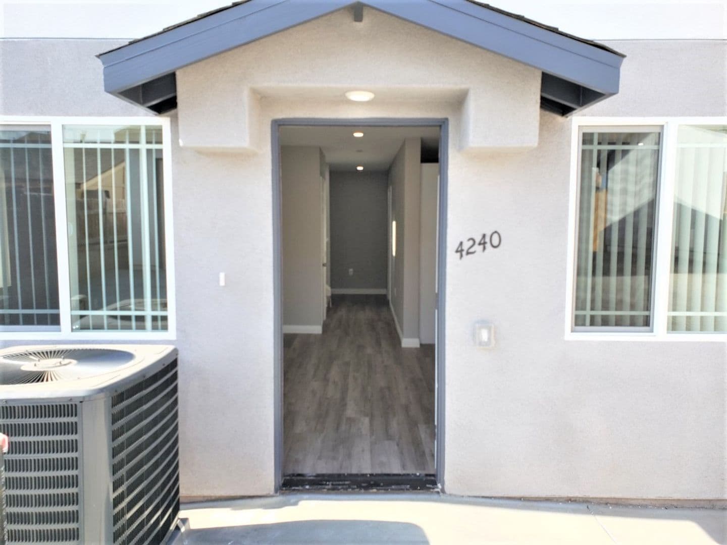 LOS ANGELES Apartment: 4238