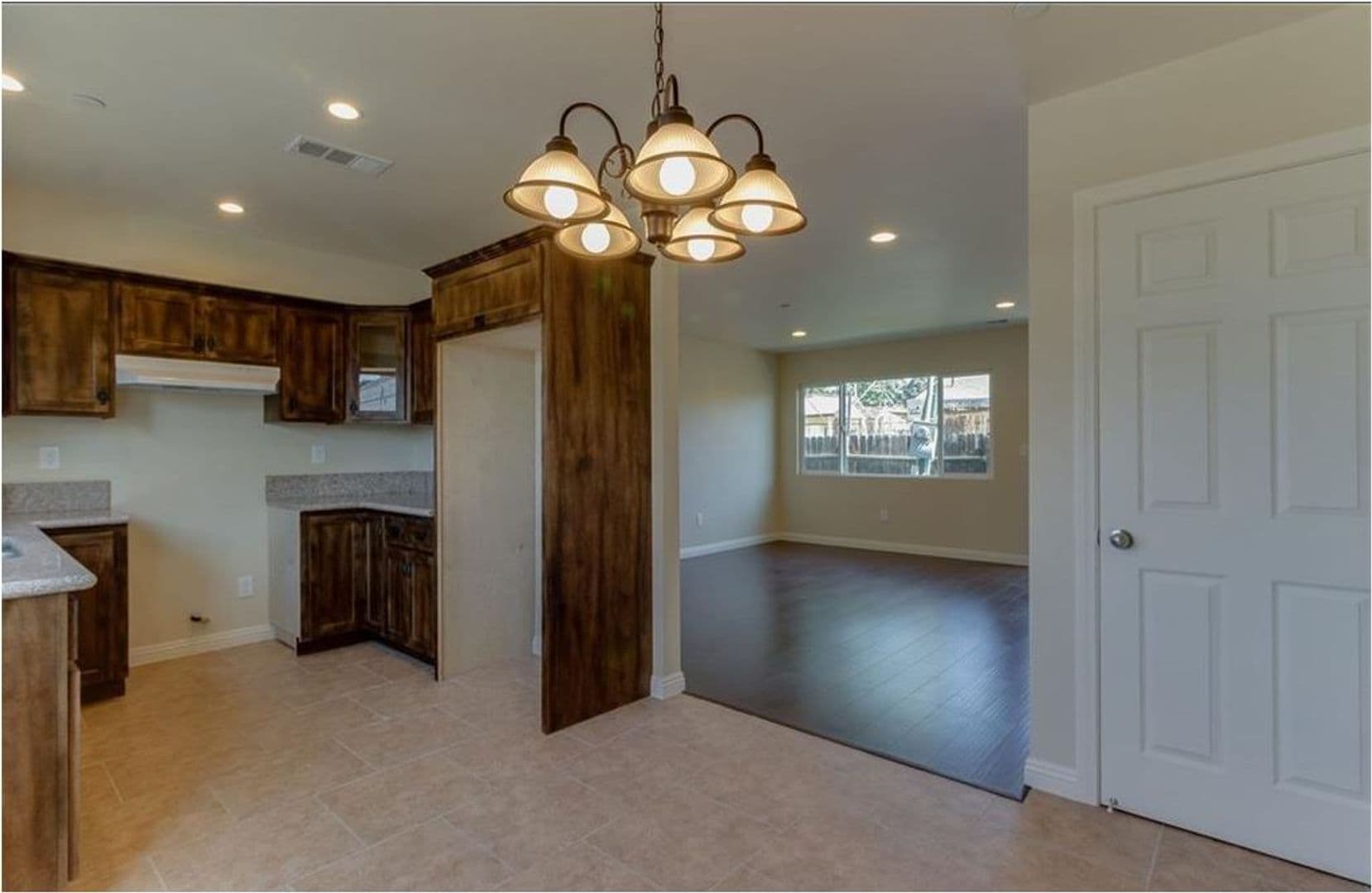 LOS ANGELES Apartment: 1627 E 88TH ST