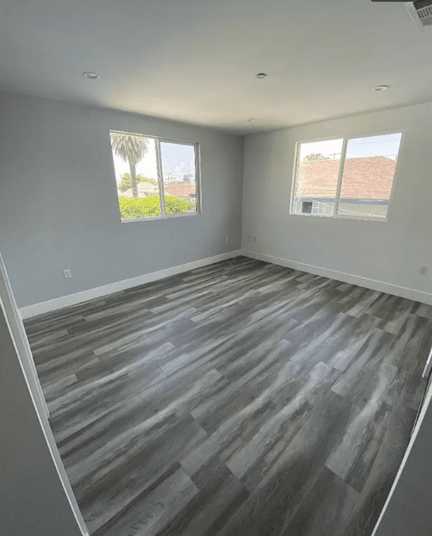 Los Angeles Apartment: 232 E 27th St.