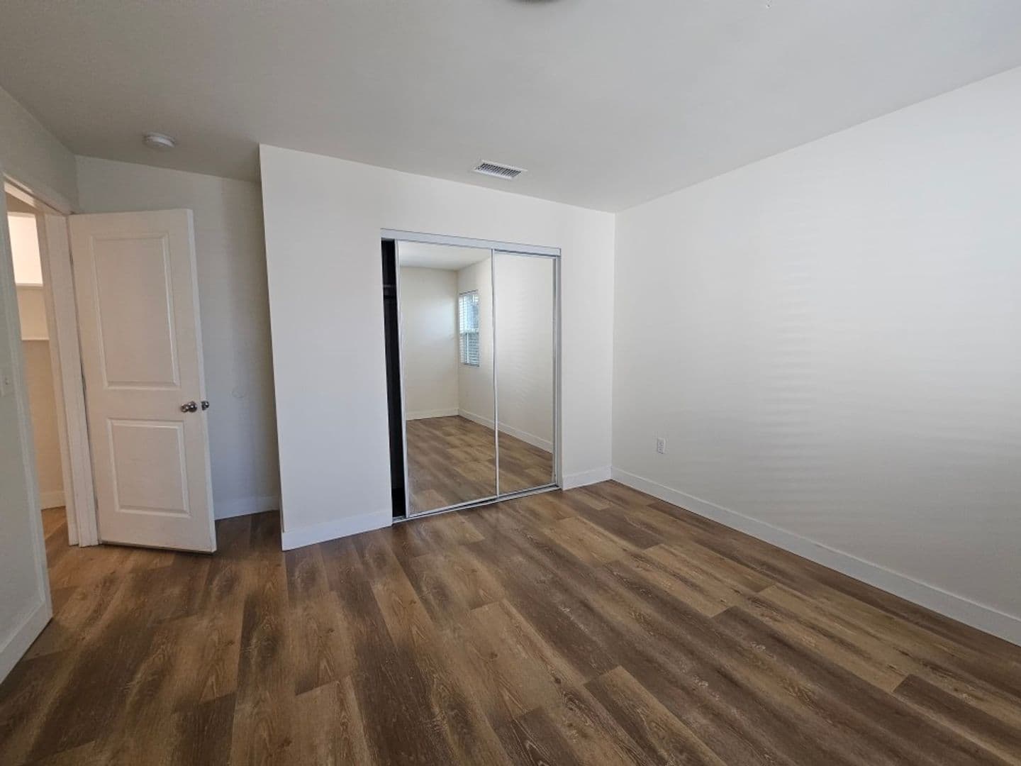 LOS ANGELES Apartment: 326 E 73rd ST