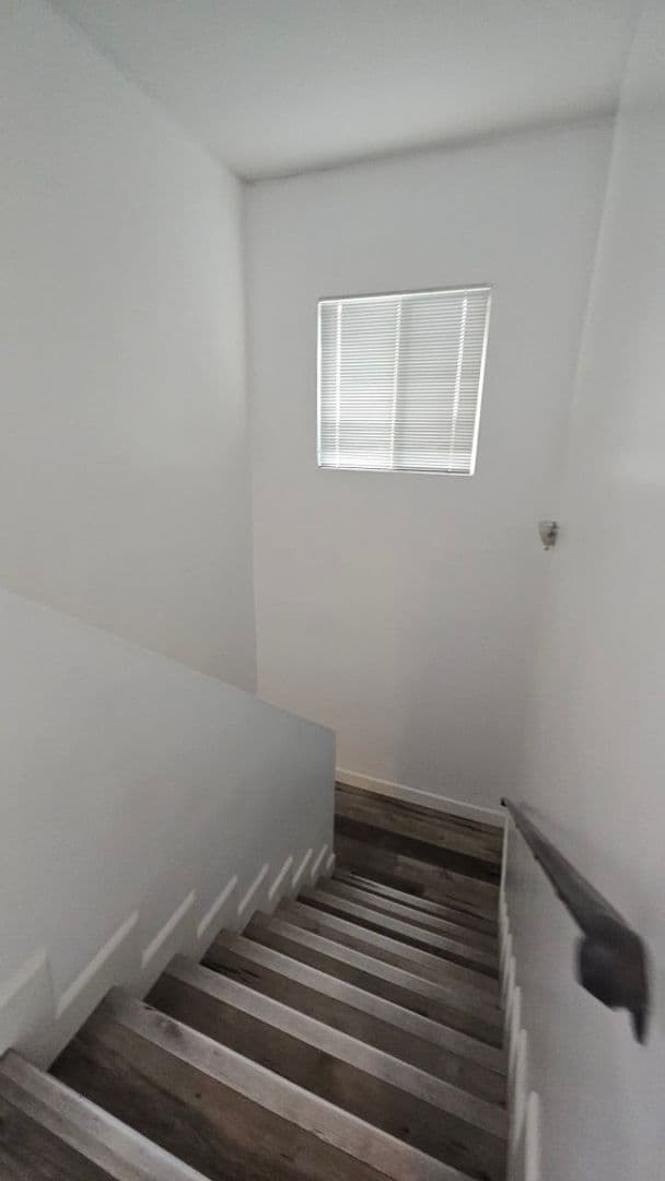 LOS ANGELES Apartment: 866 E 46th St