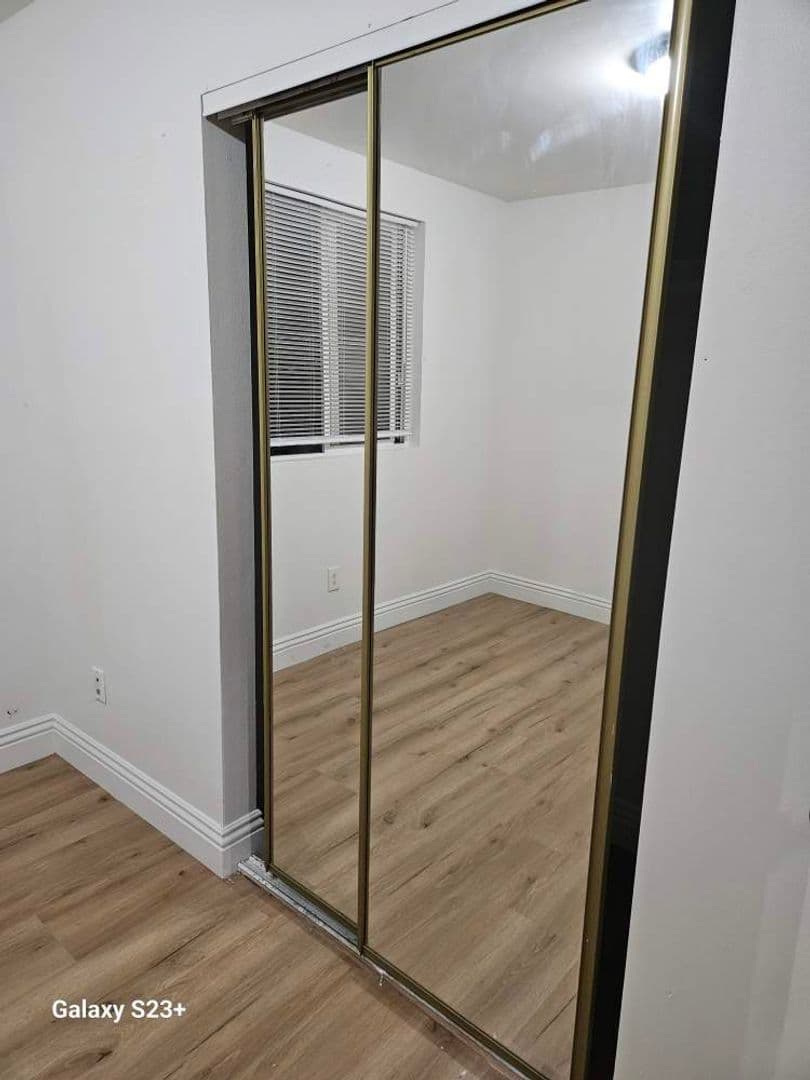 Los Angeles Apartment: 831 e 80th st