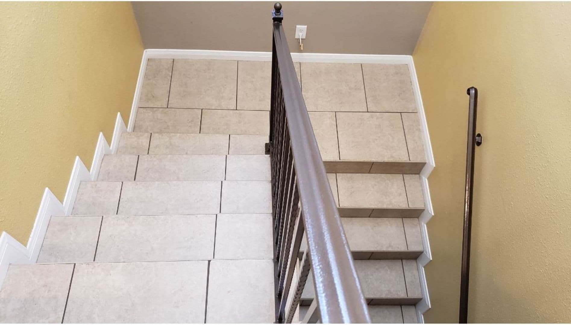 LOS ANGELES Apartment: 1319 E 59TH PL