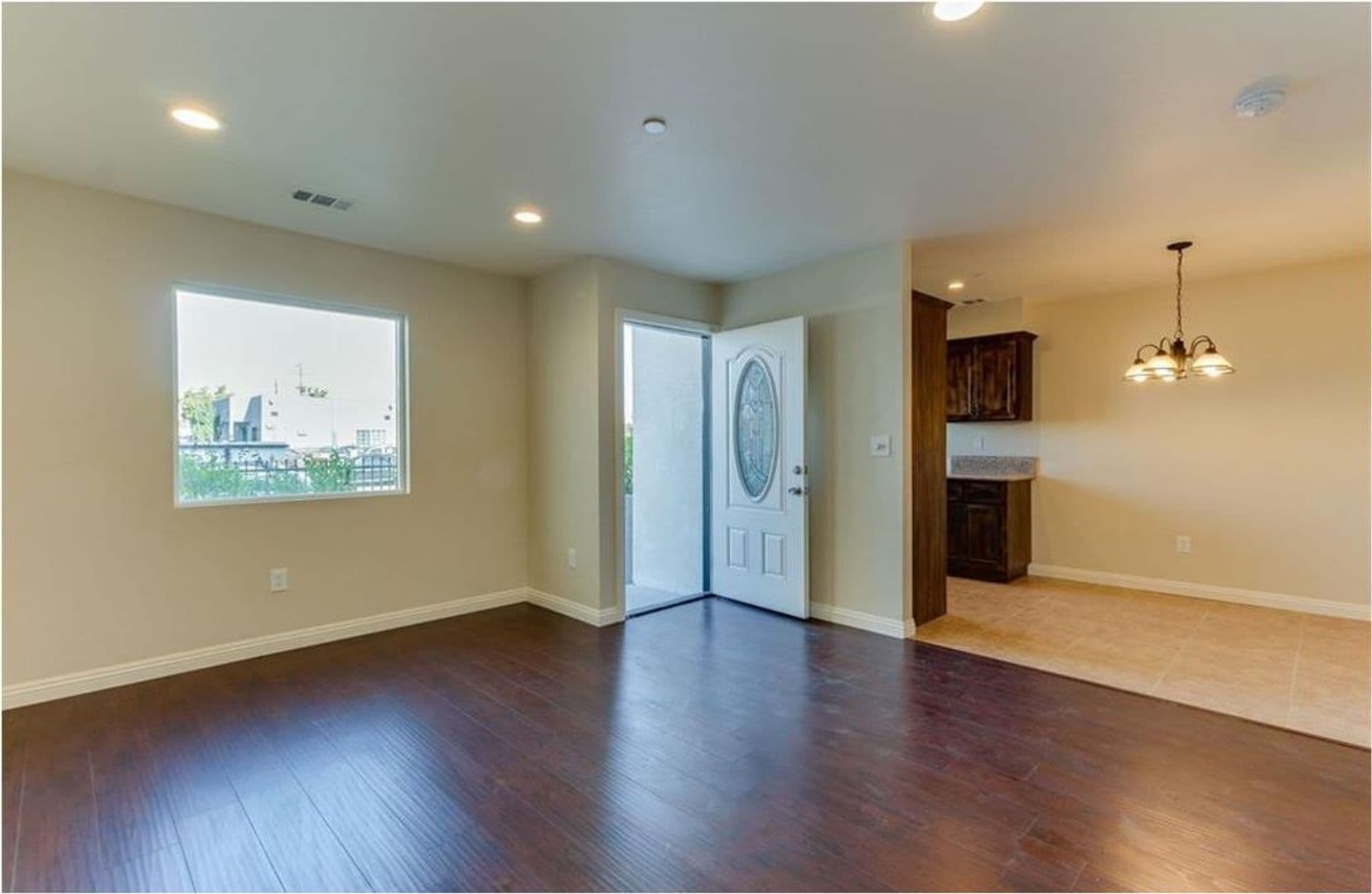 LOS ANGELES Apartment: 1627 E 88TH ST