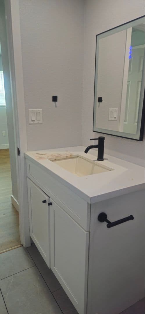 LOS ANGELES Apartment: 926 E 57TH ST