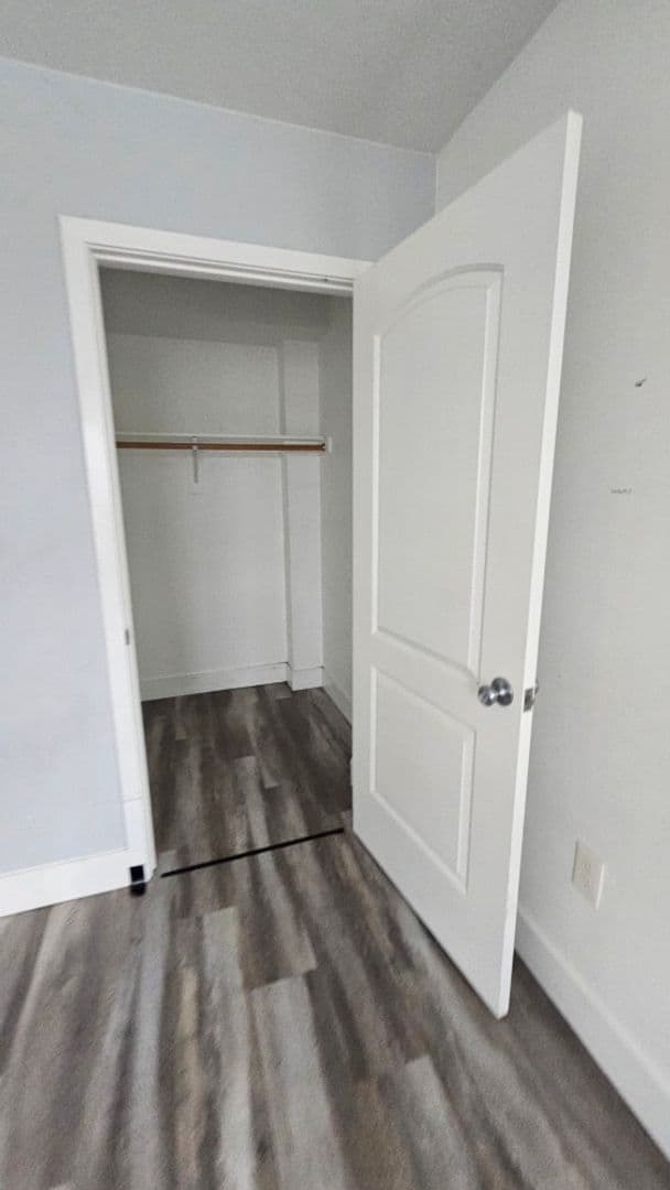 Los Angeles Apartment: 232 E 27th St.