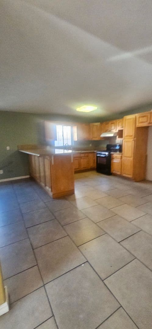LOS ANGELES Apartment: 1319 E 59TH PL