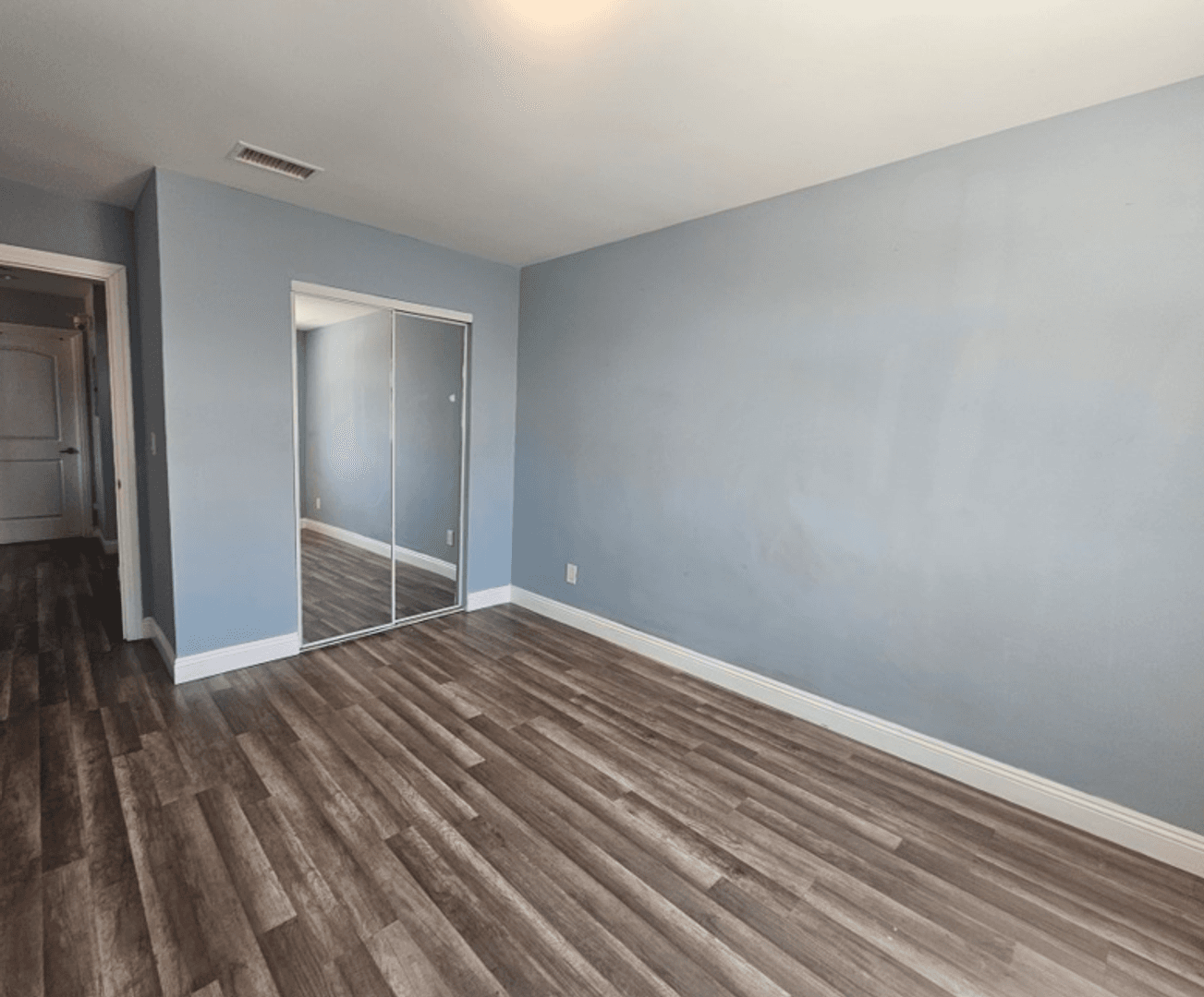 Los Angeles Apartment: 718 W 85TH ST