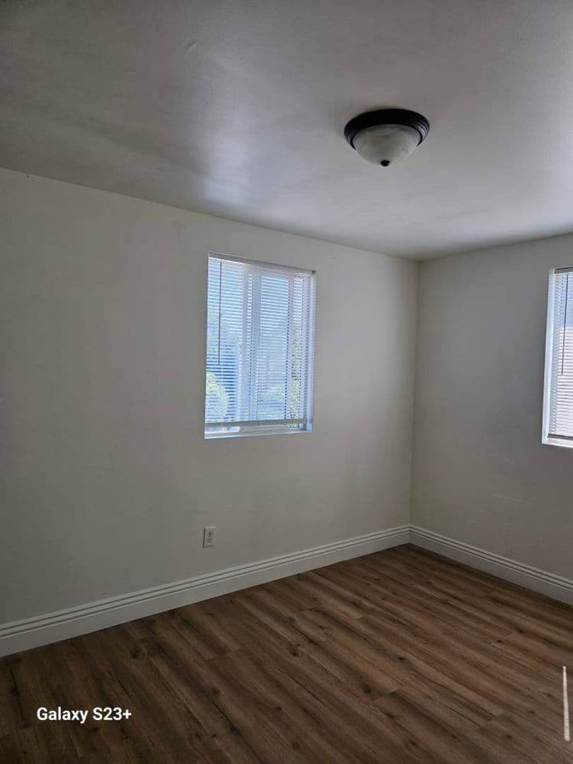 Los Angeles Apartment: 831 e 80th st