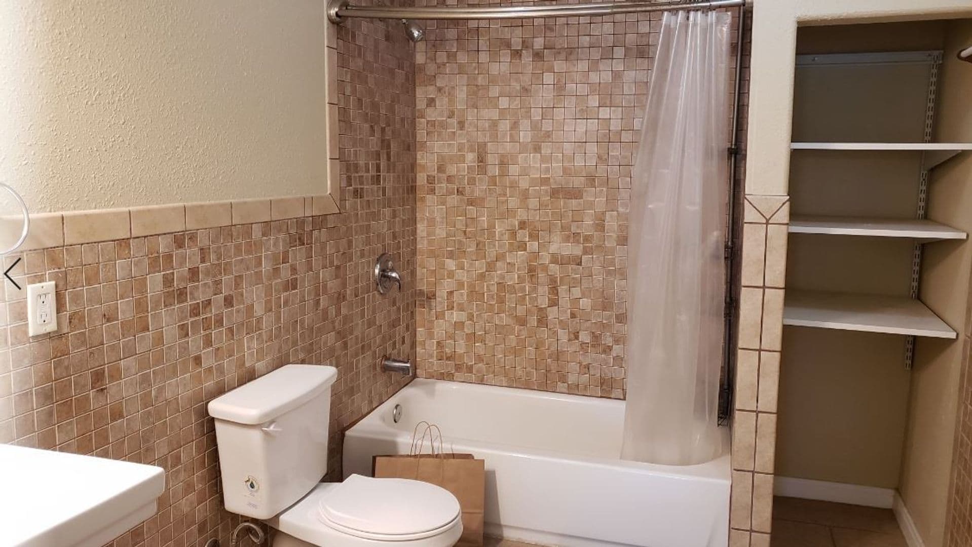LOS ANGELES Apartment: 1319 E 59TH PL