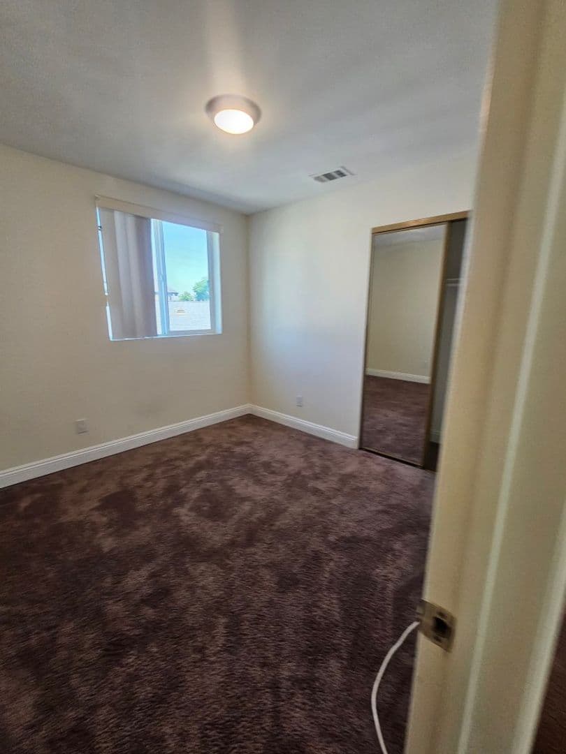 LOS ANGELES Apartment: 812 E 76th Pl