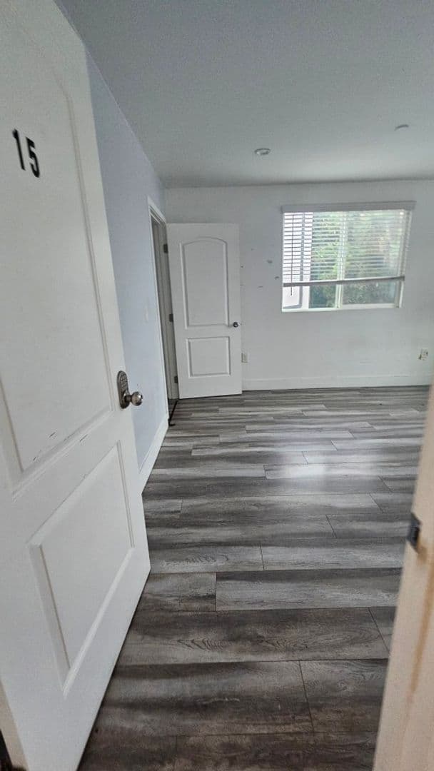Los Angeles Apartment: 232 E 27th St.