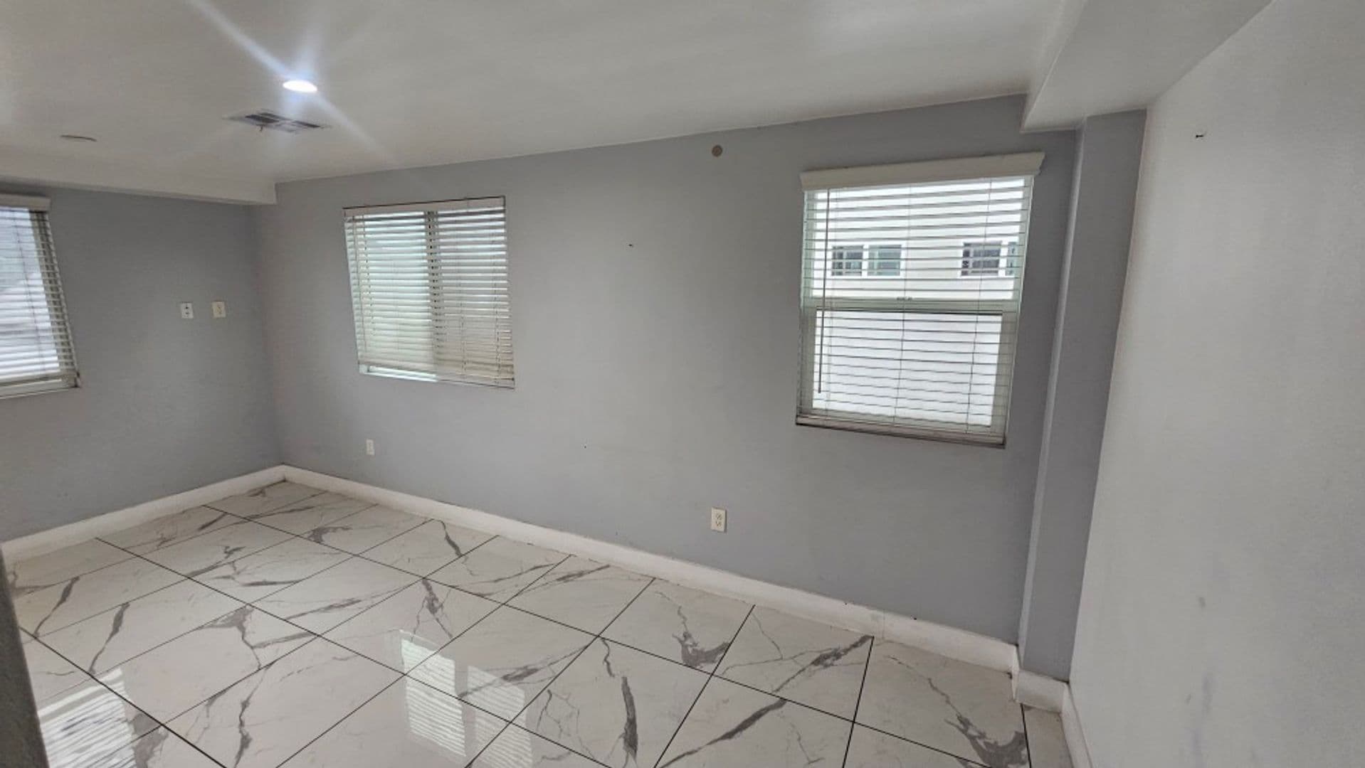 Los Angeles Apartment: 232 E 27th St.