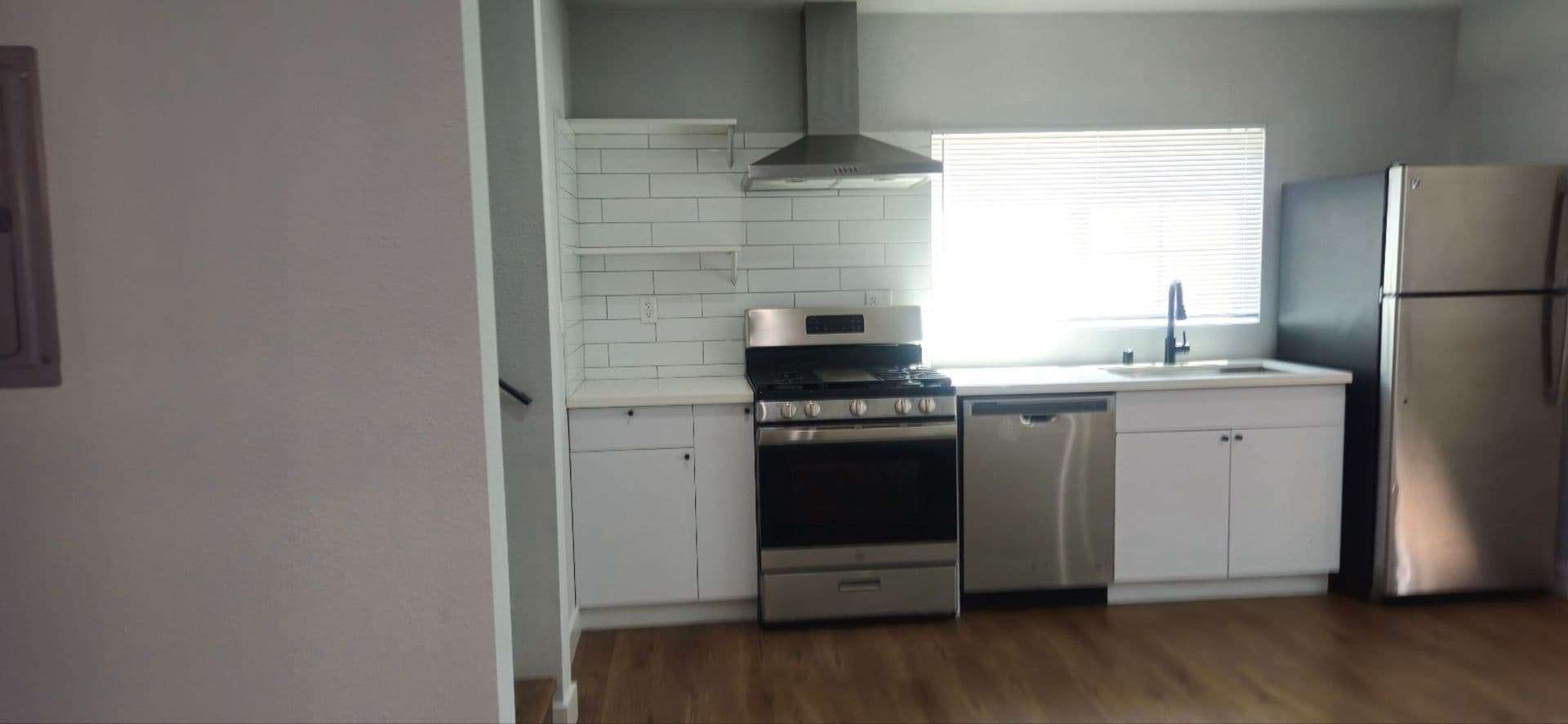 LOS ANGELES Apartment: 926 E 57TH ST