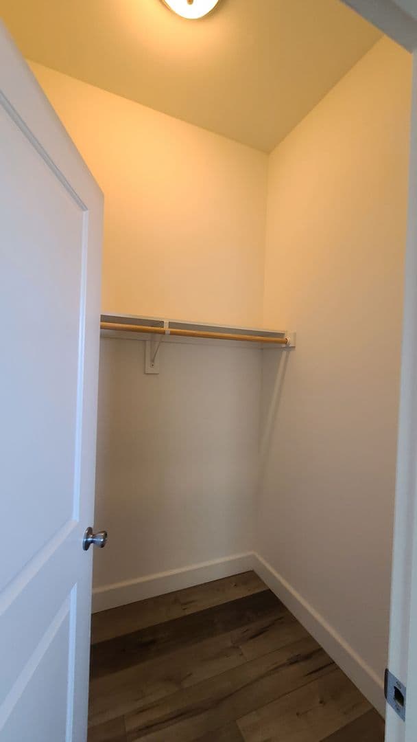 LOS ANGELES Apartment: 866 E 46th St