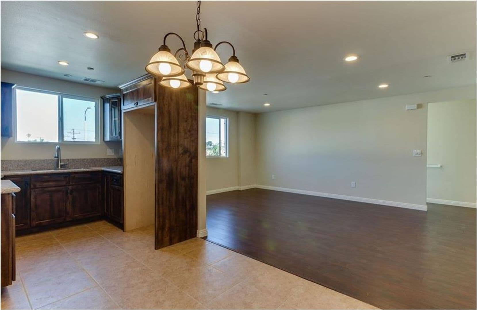 LOS ANGELES Apartment: 1627 E 88TH ST