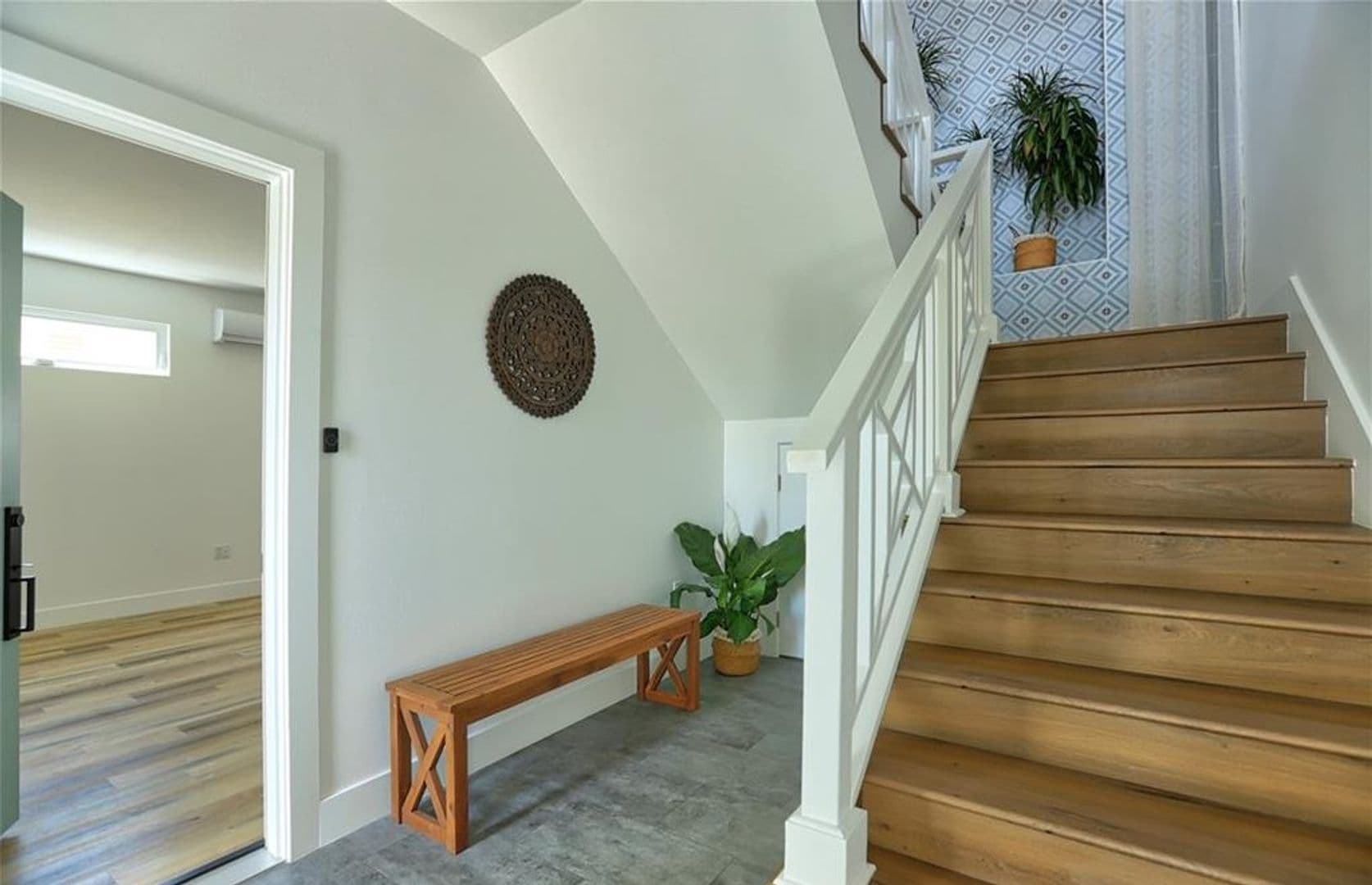 Los Angeles Apartment: 4537 Saint Elmo Dr