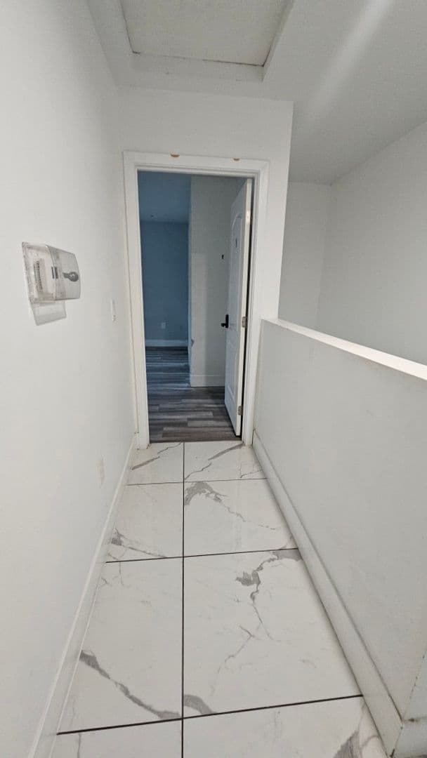 Los Angeles Apartment: 232 E 27th St.