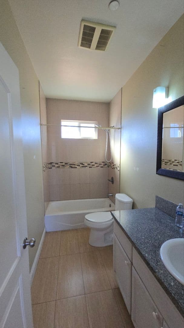 Los Angeles Apartment: 6629 Denver ave