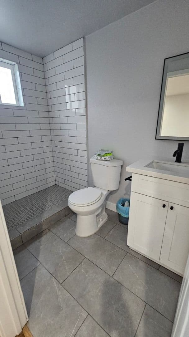 LOS ANGELES Apartment: 926 E 57TH ST